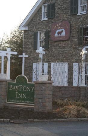 Bay Pony Inn - 7