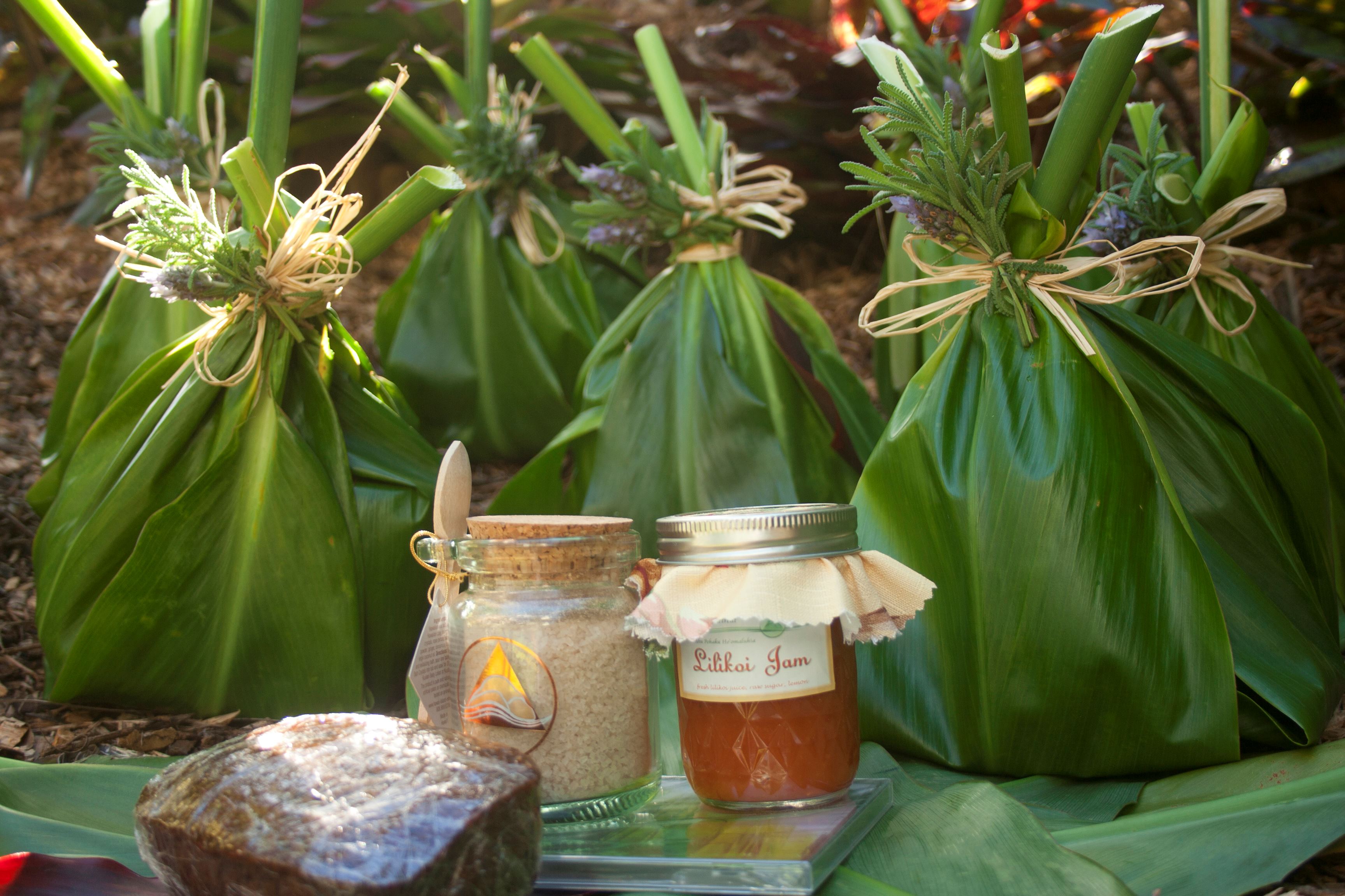 Hawaii Island Retreat - Traditional Wedding Gifts
