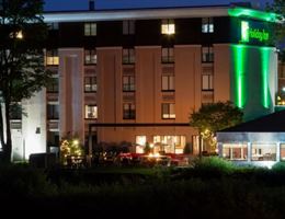 Holiday Inn Milwaukee Riverfront is a  World Class Wedding Venues Gold Member