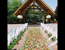 Log House Garden at Willow Lake is a  World Class Wedding Venues Gold Member