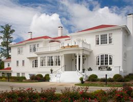 The Obici House At Sleepy Hole Golf Course is a  World Class Wedding Venues Gold Member