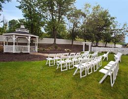 Doubletree by Hilton Hotel Pittsburgh - Meadow Lands is a  World Class Wedding Venues Gold Member