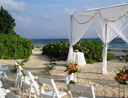 Surfsong Villa Resort is a  World Class Wedding Venues Gold Member
