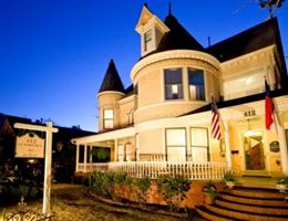 C.W. Worth House Bed and Breakfast is a  World Class Wedding Venues Gold Member