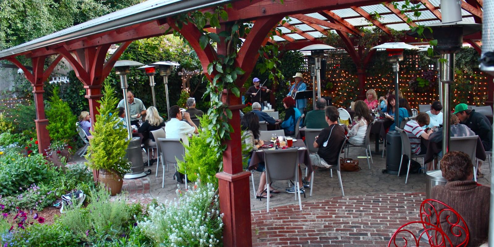 Robin's Restaurant  And Garden - 3