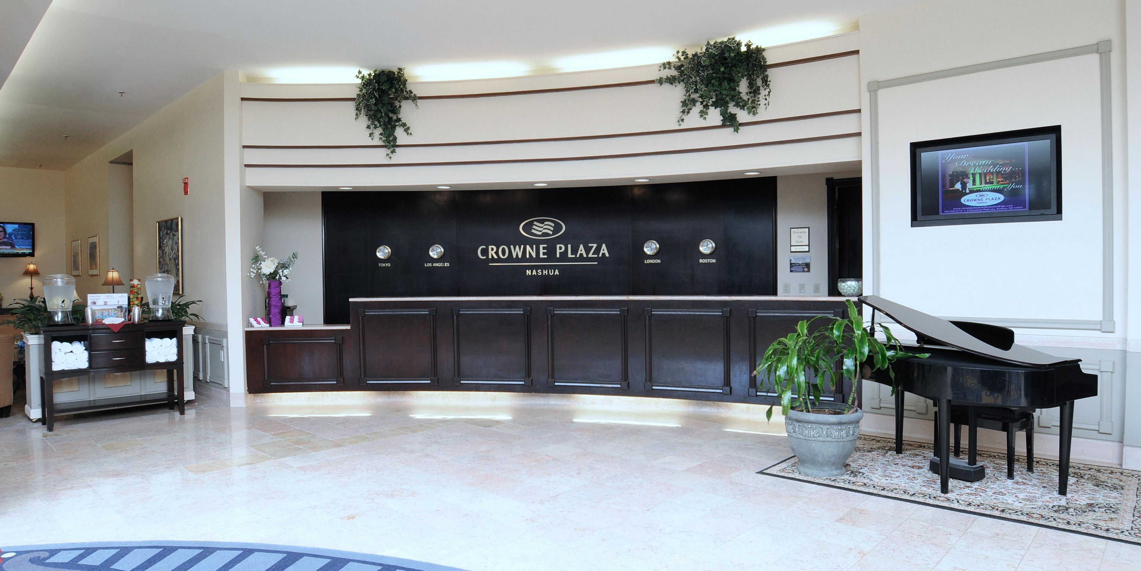 Crowne Plaza Hotel - 3