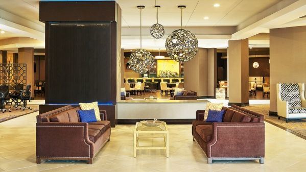 Sheraton Lisle Hotel - 1