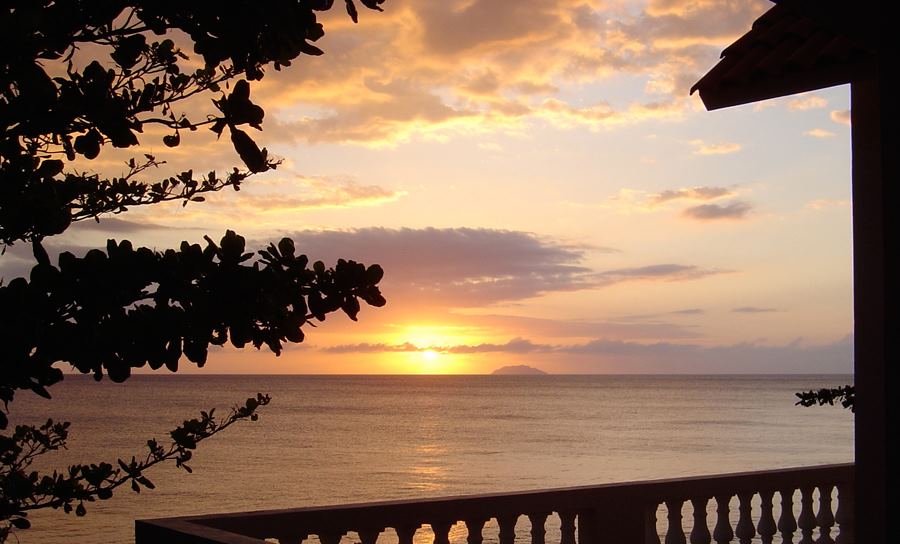 Tres Sirenas Beach Inn - 6