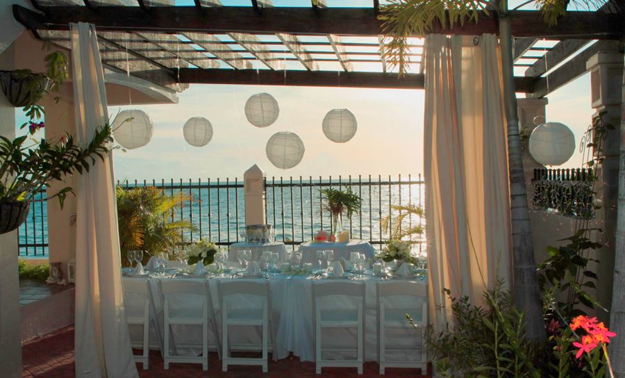 Tres Sirenas Beach Inn - 5