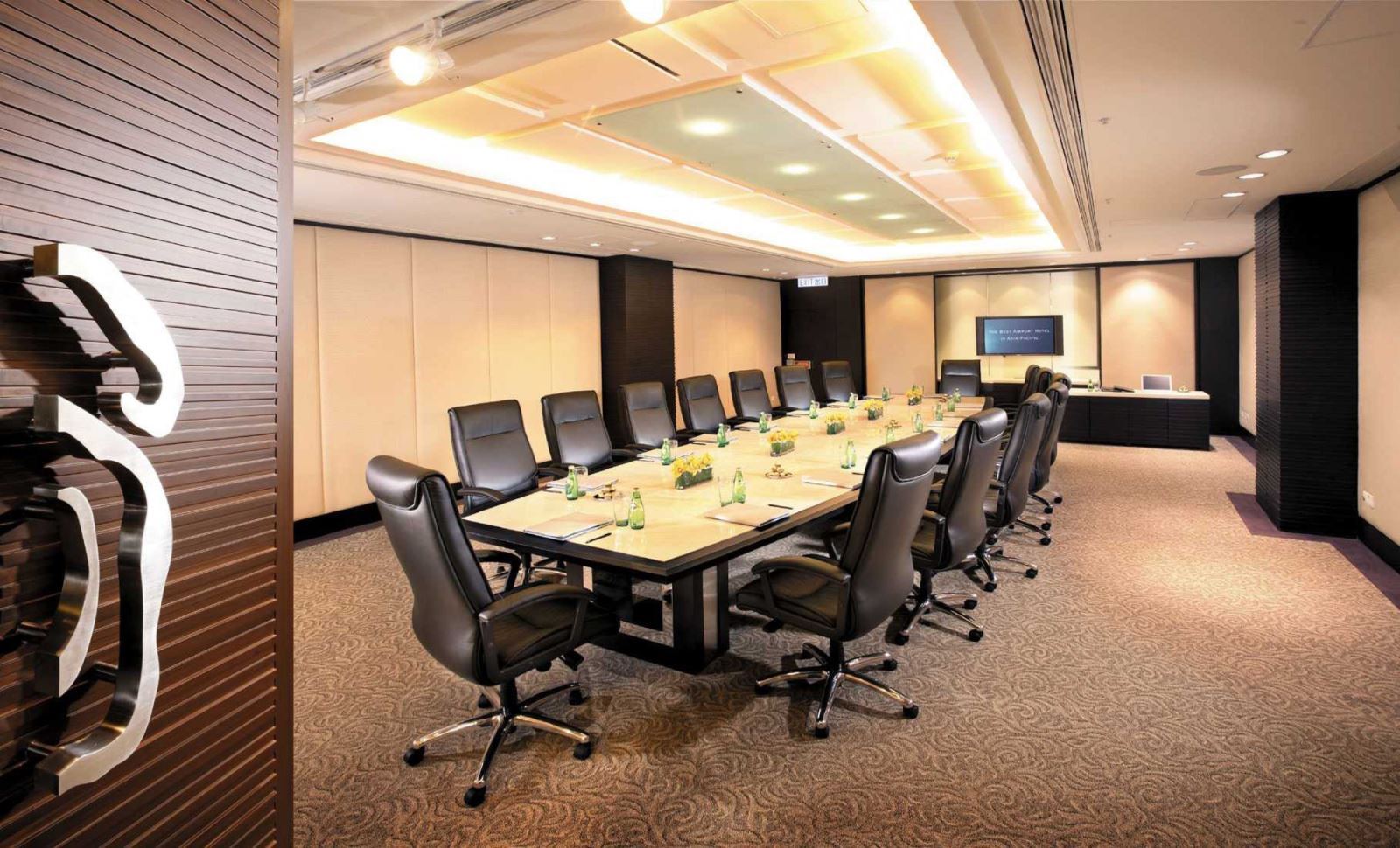 Regal Airport Hotel - 4