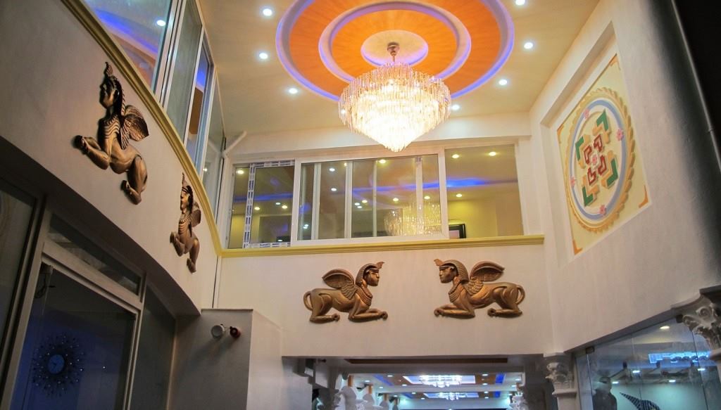 Royal Penguin Boutique Hotel - 1