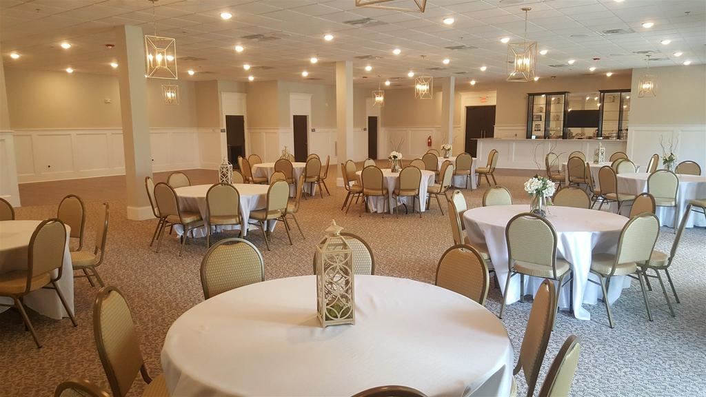 Islander Hotel and Resort - 4