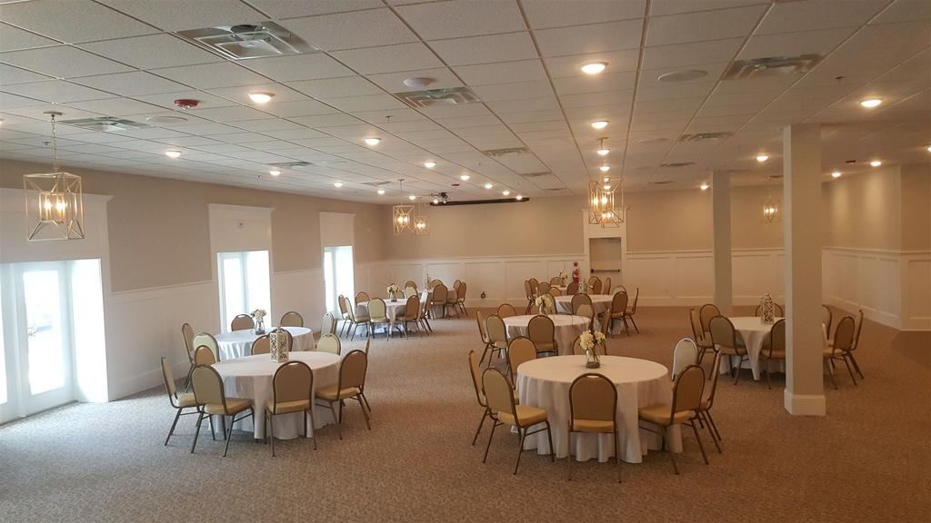 Islander Hotel and Resort - 2