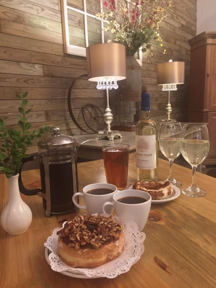 Sugar Magnolia Café and Emporium - 3