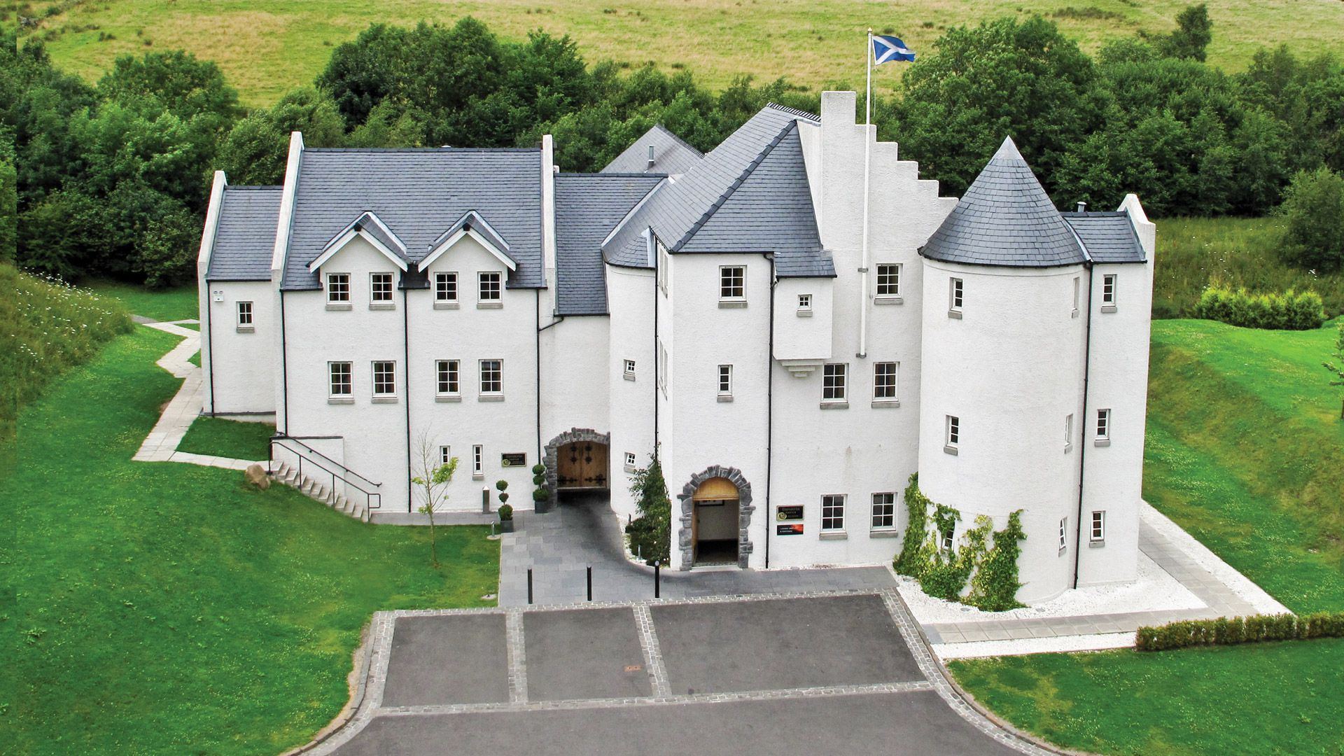 Glenskirlie House & Castle - 4