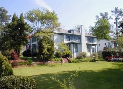 Fuquay Mineral Spring Inn And Garden - 2