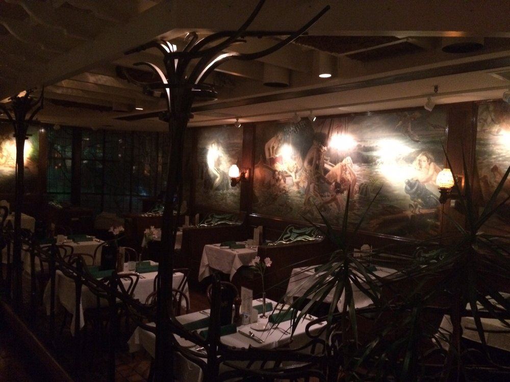 Clyde's of Tysons Corner - 3