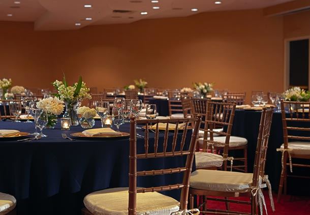 Renaissance Woodbridge Hotel - 5