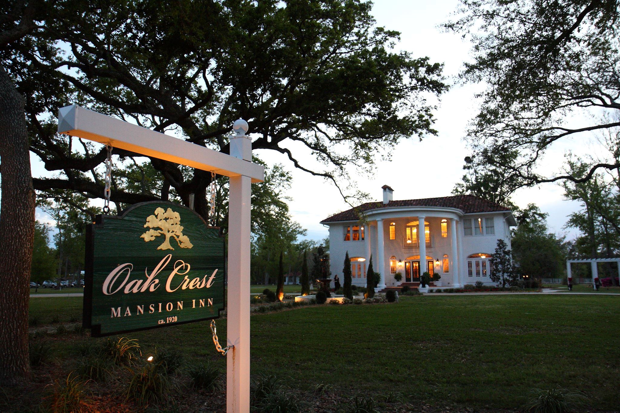 Oak Crest Mansion Inn - 1