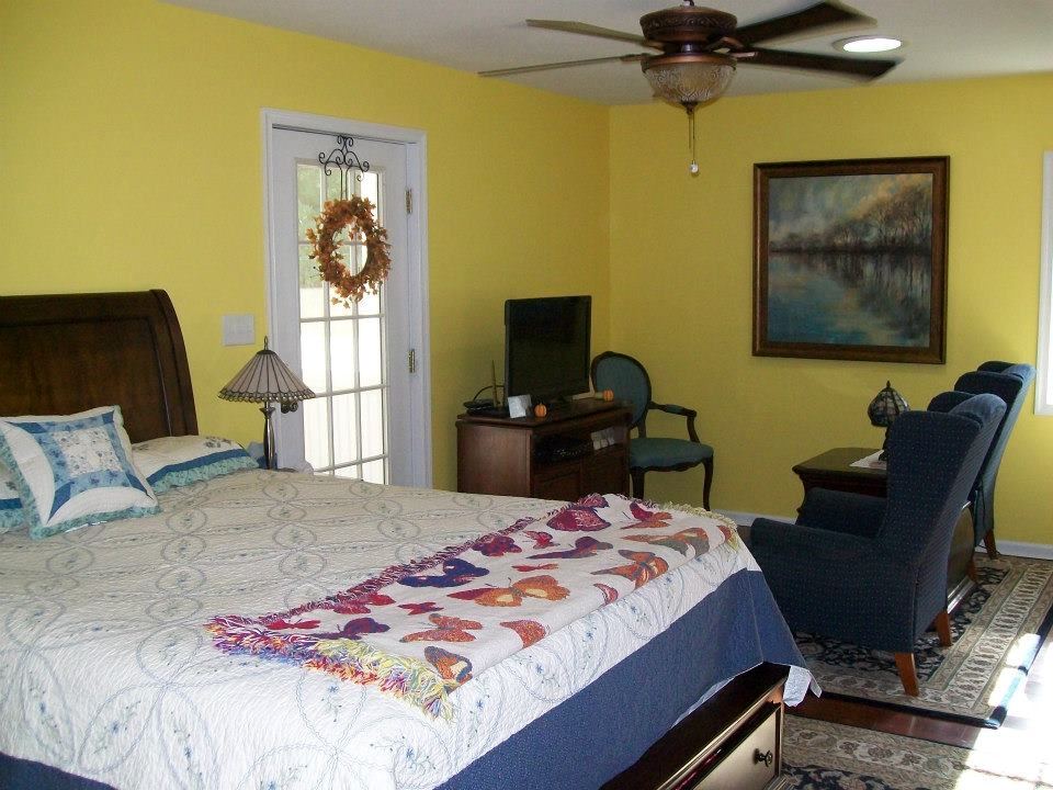 Blue Hen Bed and Breakfast - 6
