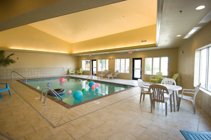 Simmons Suites Hotel - 5