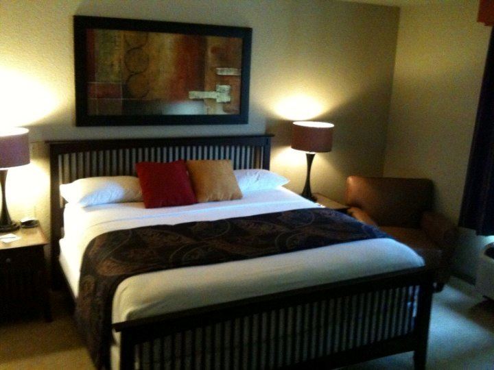 Simmons Suites Hotel - 6