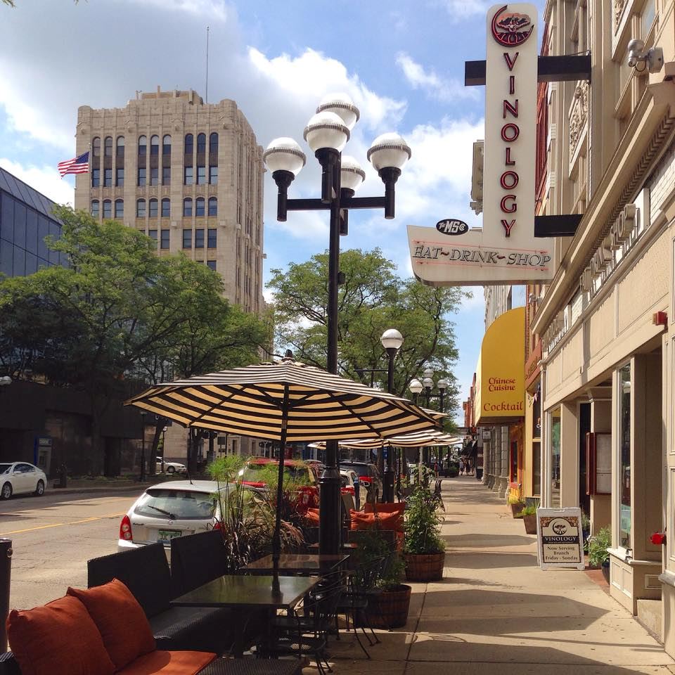 Vinology Wine Bar and Restaurant - 4