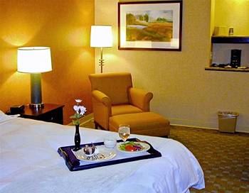 Radisson Milwaukee North Shore - 1