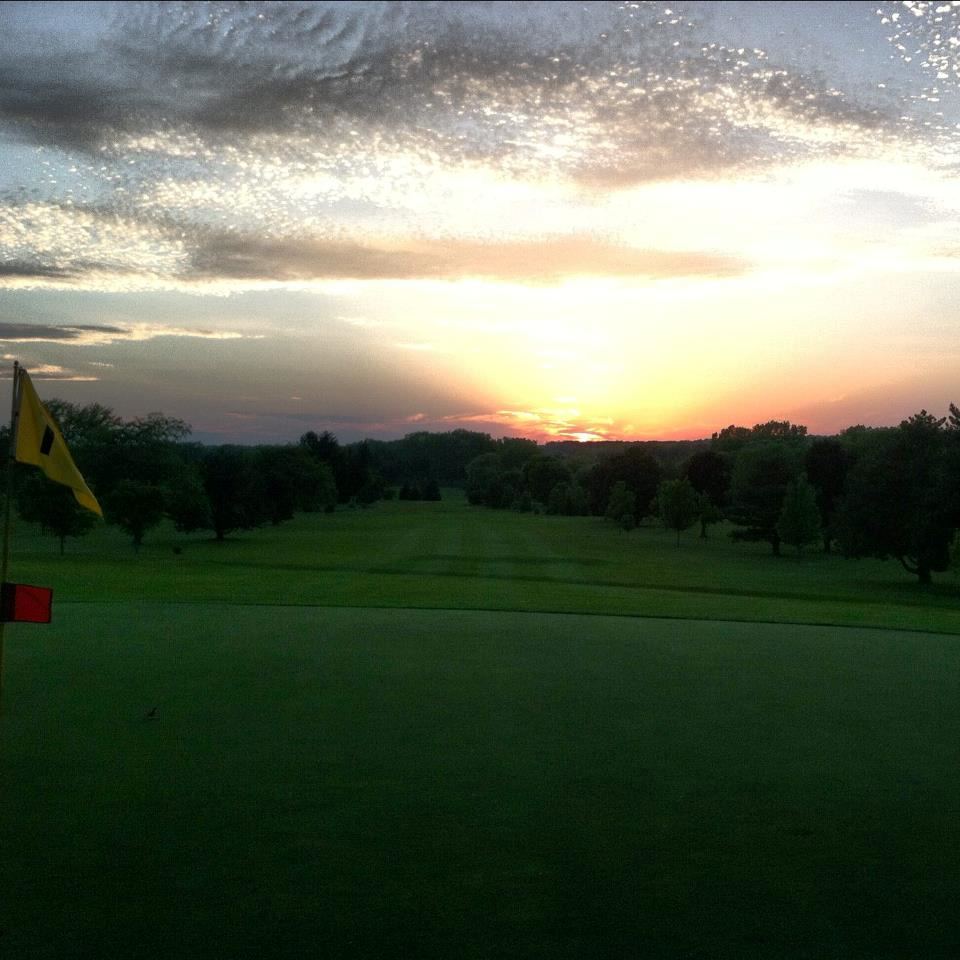 Twin Lake Country Club - 1