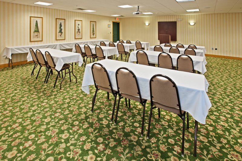 Country Inn and Suites By Carlson, Indianapolis Airport South - 3