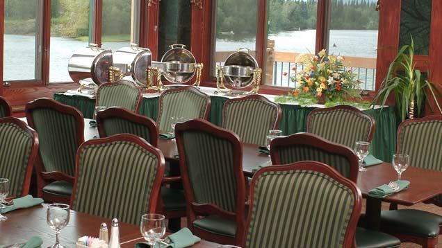 Pikes Waterfront Lodge - 5