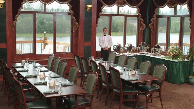 Pikes Waterfront Lodge - 4