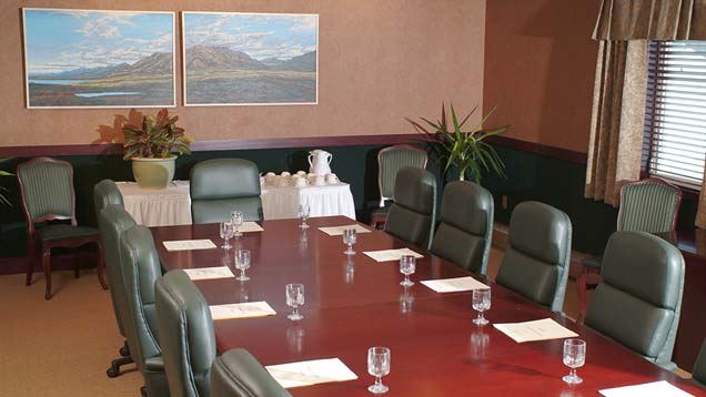 Pikes Waterfront Lodge - 7