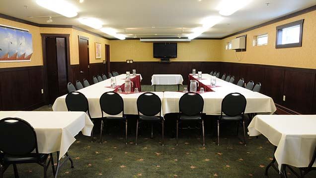 Pikes Waterfront Lodge - 6