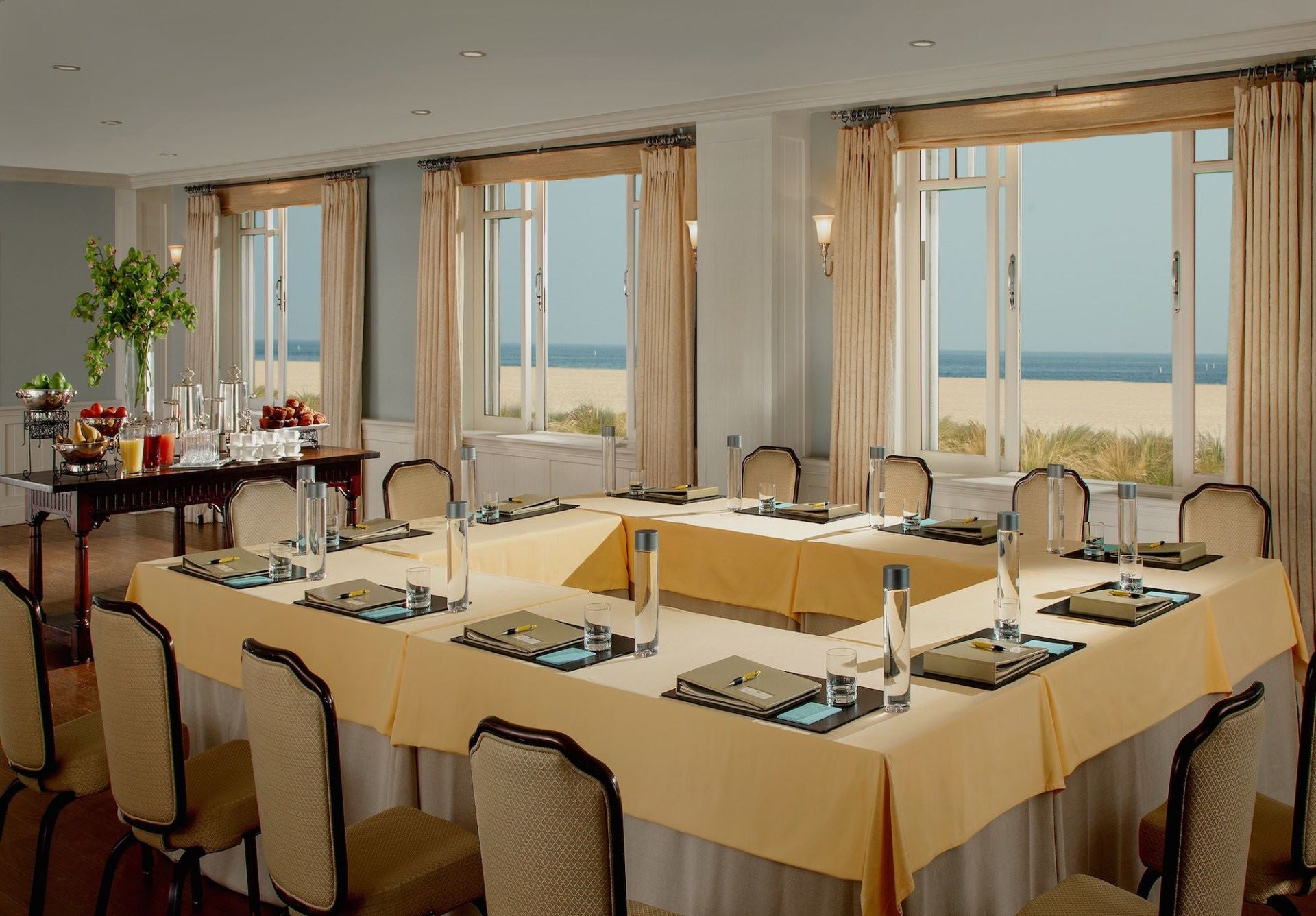 Shutters On The Beach Hotel - 7