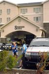 Simmons Suites Hotel - 7