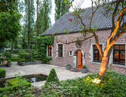 La Maison Basse is a  World Class Wedding Venues Gold Member