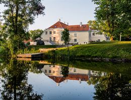 Kau Manor is a  World Class Wedding Venues Gold Member