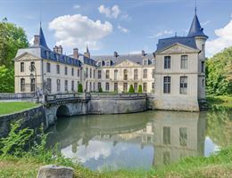 Domaine Chateau Ermenonville is a  World Class Wedding Venues Gold Member