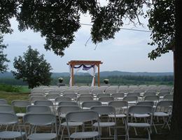 Sugar Creek Vineyards And Winery is a  World Class Wedding Venues Gold Member