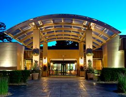 Sheraton Milwaukee Brookfield Hotel is a  World Class Wedding Venues Gold Member