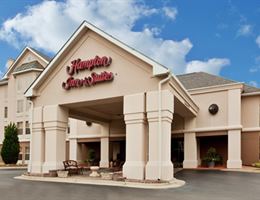 Hampton Inn and  Suites Chapel Hill/Durham is a  World Class Wedding Venues Gold Member