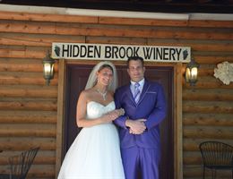 Hidden Brock Winery is a  World Class Wedding Venues Gold Member