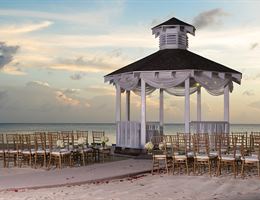 The Westin Grand Cayman Seven Mile Beach Resort and Spa is a  World Class Wedding Venues Gold Member