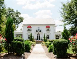 Simply Divine Bed and Breakfast is a  World Class Wedding Venues Gold Member