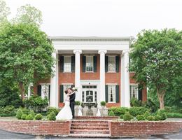 Hunt Phelan Weddings and Events is a  World Class Wedding Venues Gold Member