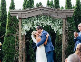 The Inn At Crestwood is a  World Class Wedding Venues Gold Member