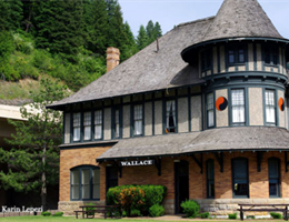 Wallace Inn is a  World Class Wedding Venues Gold Member
