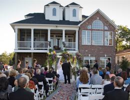 Thomas Manor Weddings is a  World Class Wedding Venues Gold Member