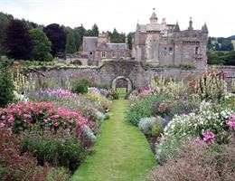 Priorwood Garden is a  World Class Wedding Venues Gold Member